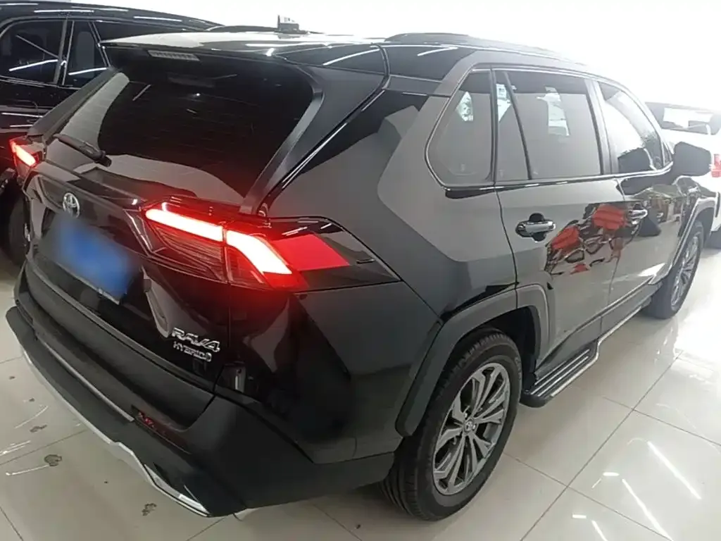 Toyota RAV4 — фото 5