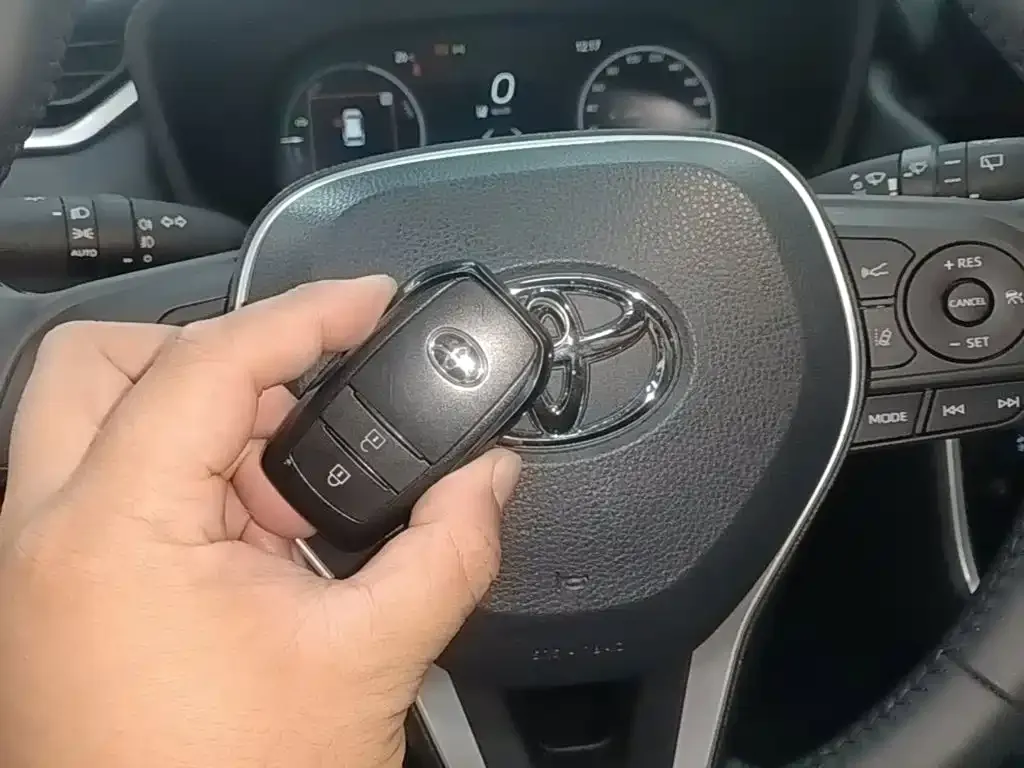 Toyota RAV4 — фото 2