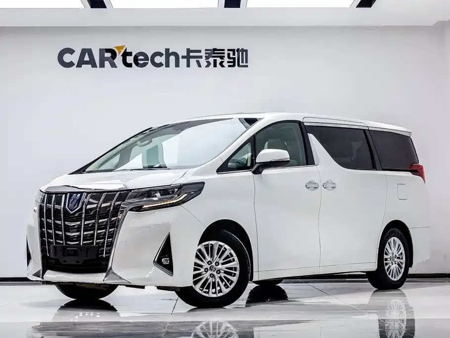 Toyota Alphard — фото 1