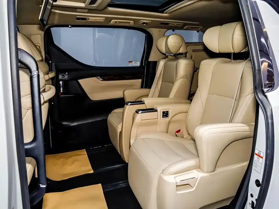 Toyota Alphard — фото 5