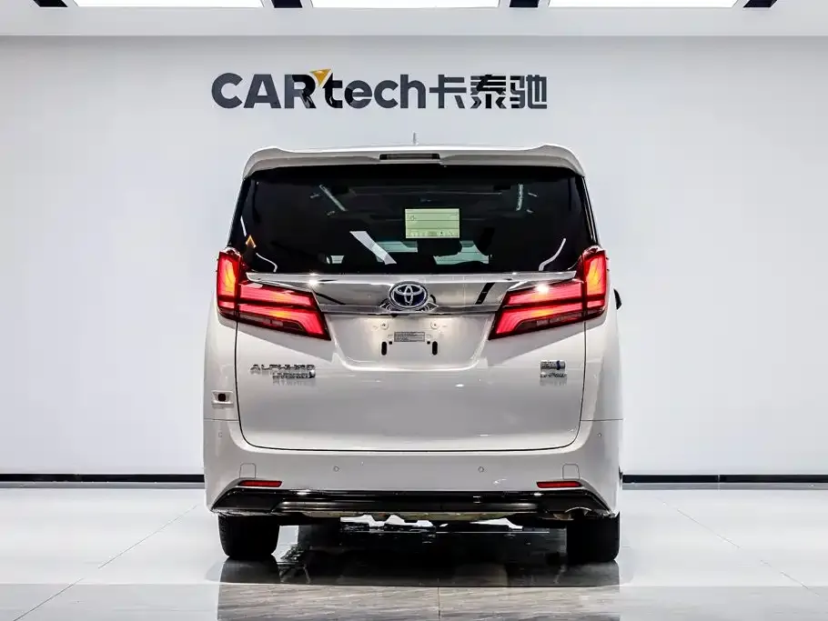 Toyota Alphard — фото 2