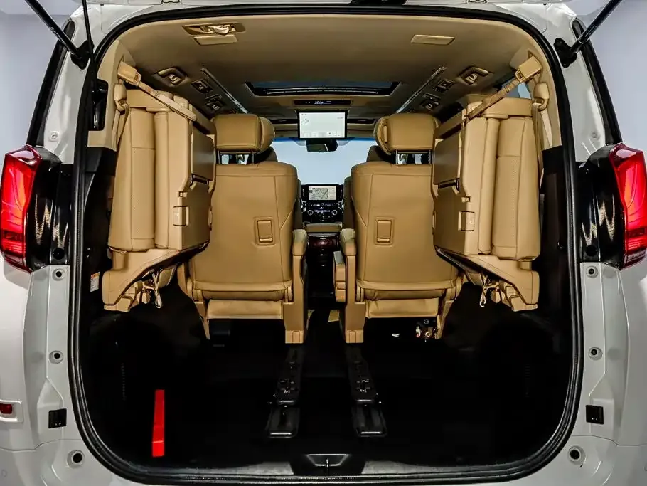 Toyota Alphard — фото 9