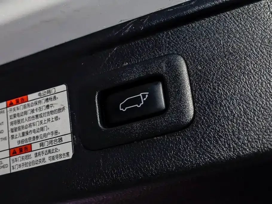 Toyota Alphard — фото 10