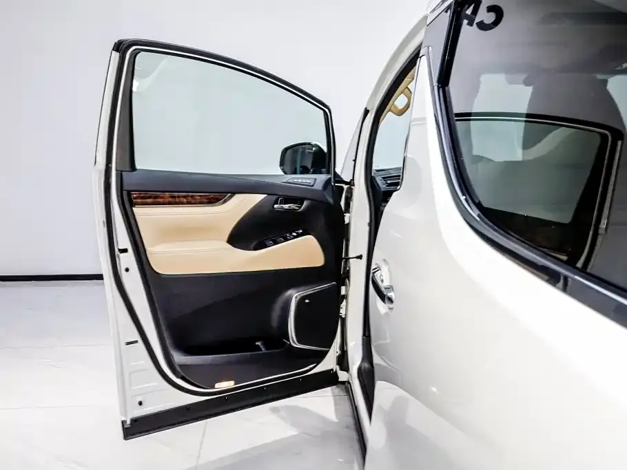 Toyota Alphard — фото 6