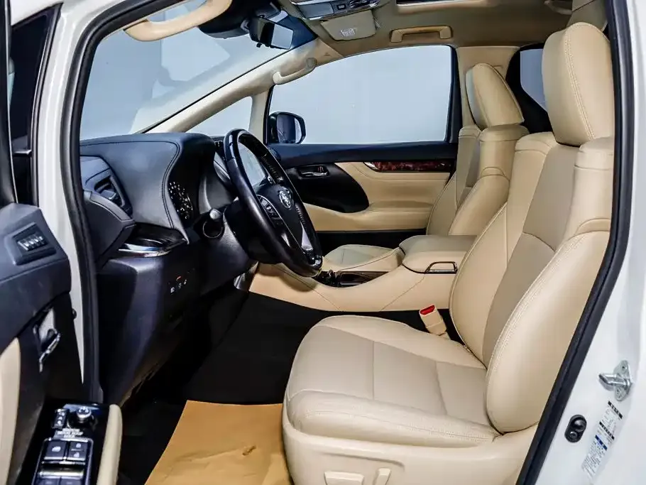 Toyota Alphard — фото 4