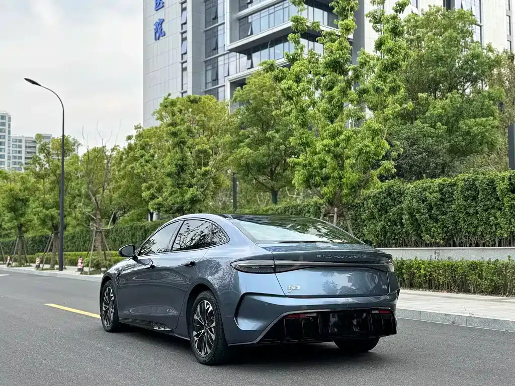 BYD Seal — фото 8