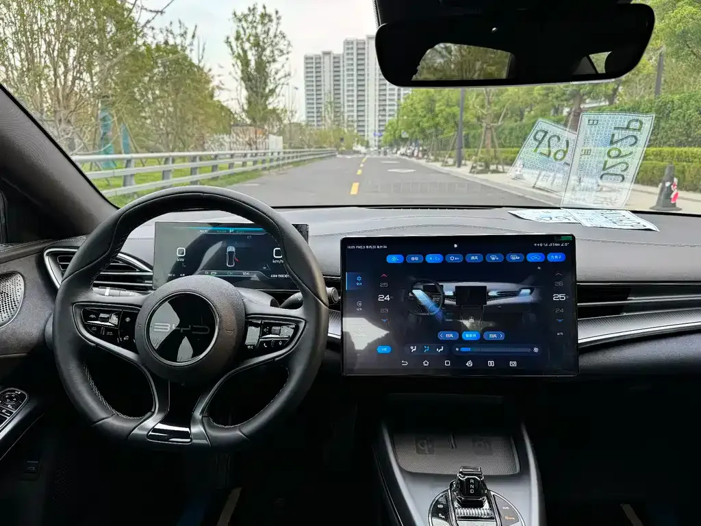 BYD Seal — фото 3