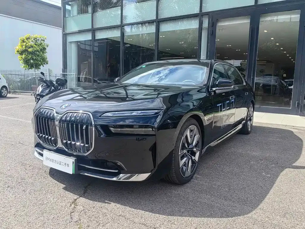 BMW i7 — фото 1