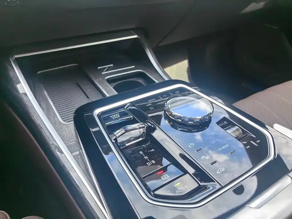 BMW i7 — фото 10