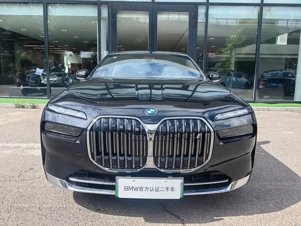 BMW i7 — фото 8