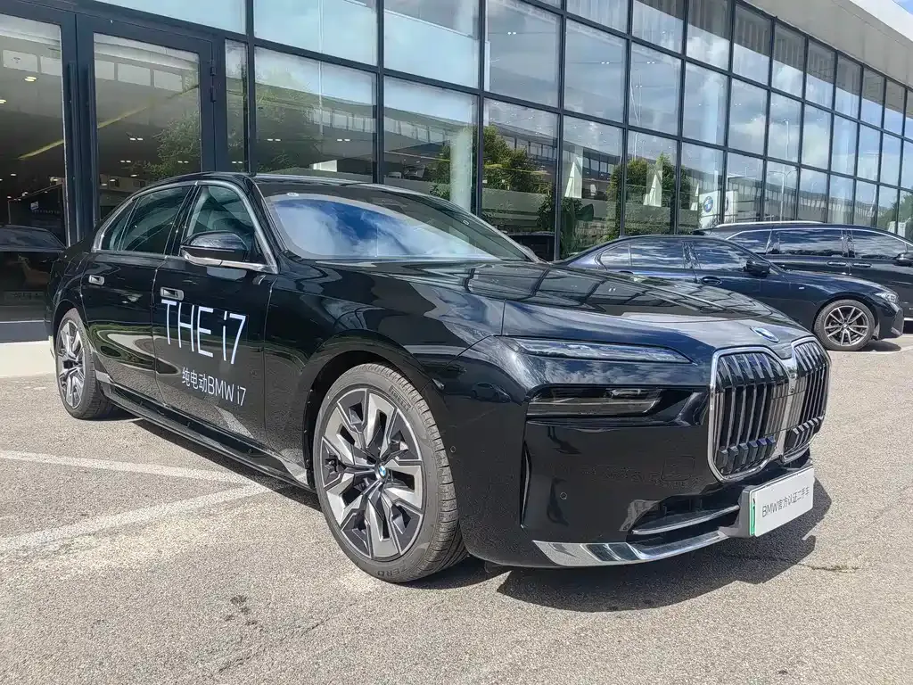 BMW i7 — фото 4