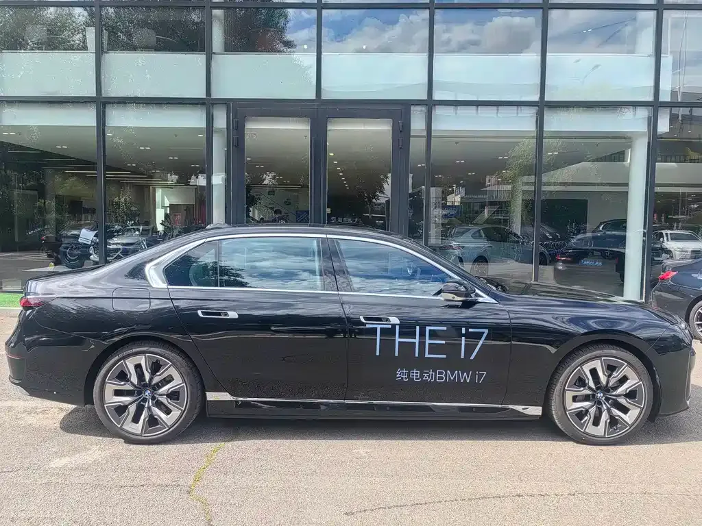 BMW i7 — фото 3