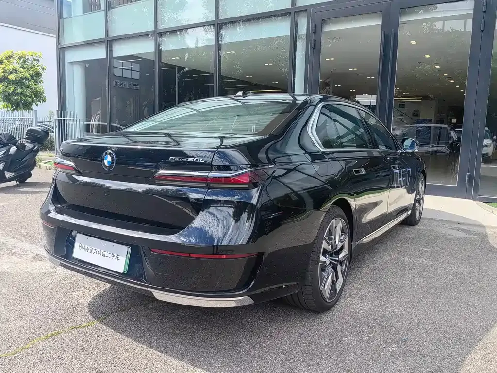 BMW i7 — фото 2