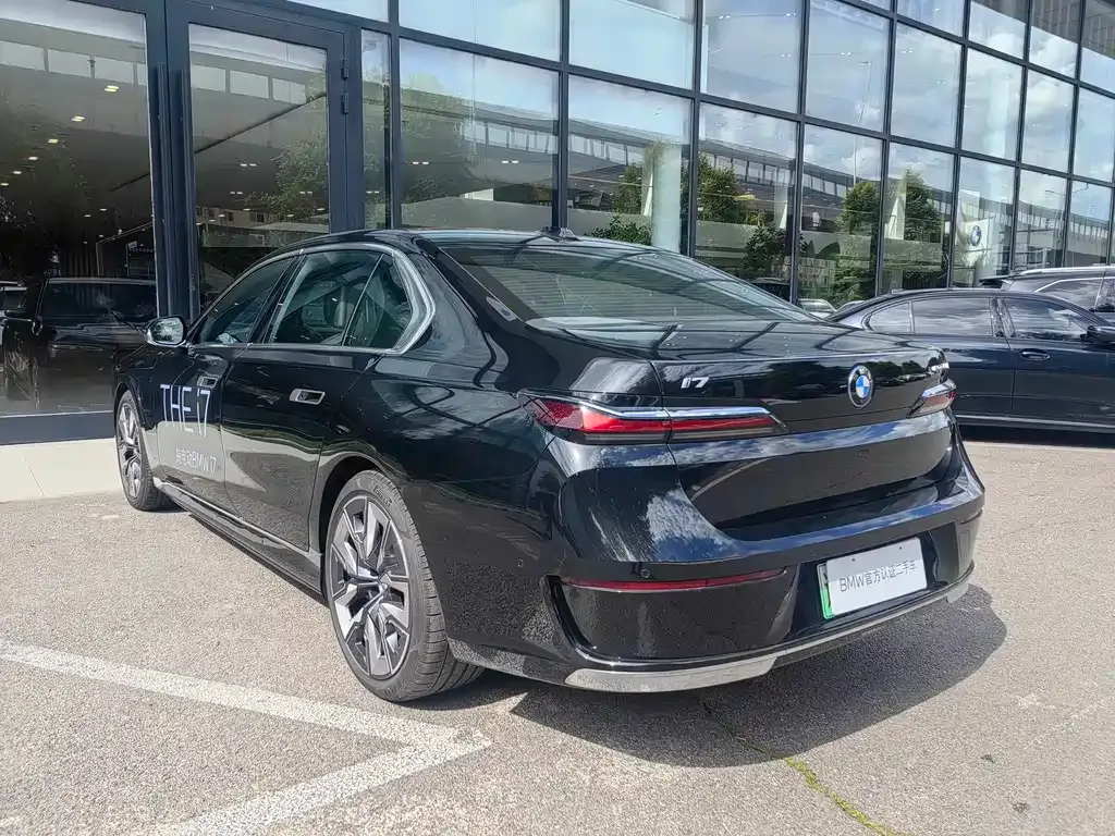 BMW i7 — фото 9