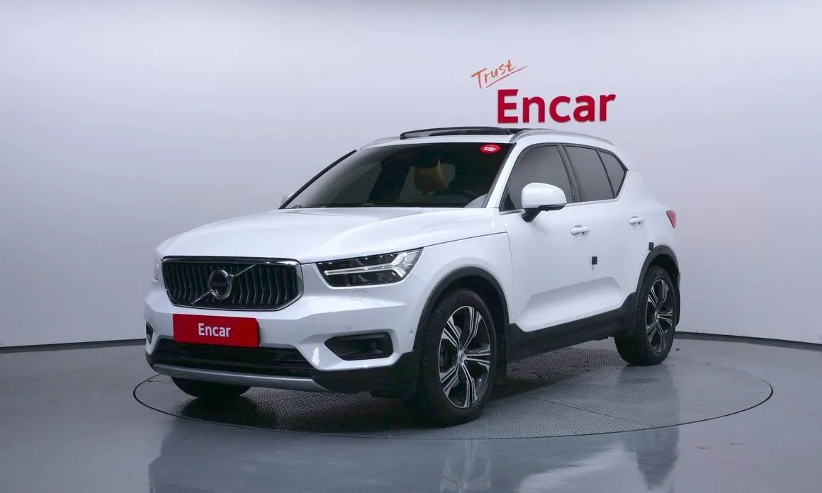 Volvo XC40 — фото 1