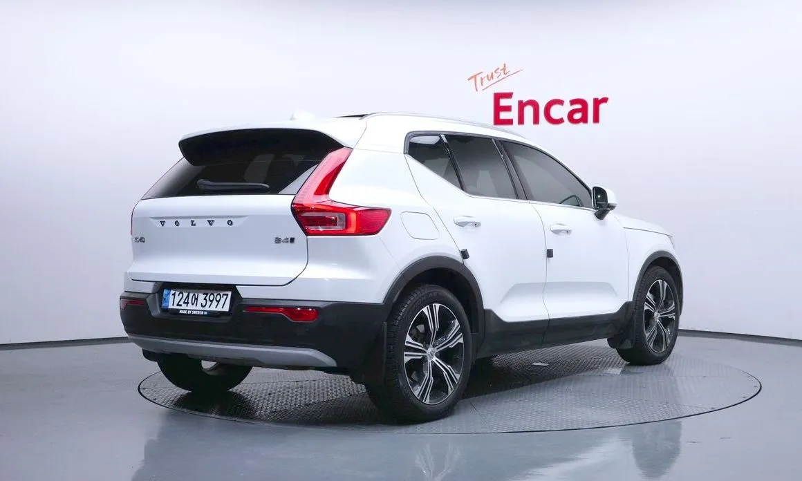 Volvo XC40 — фото 4