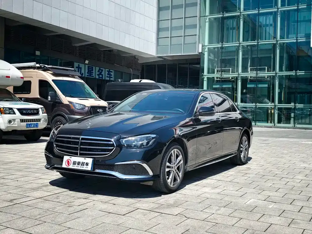 Mercedes-Benz E-Class — фото 1