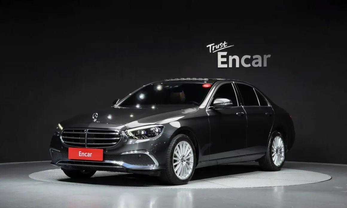 Mercedes-Benz E-Class — фото 1