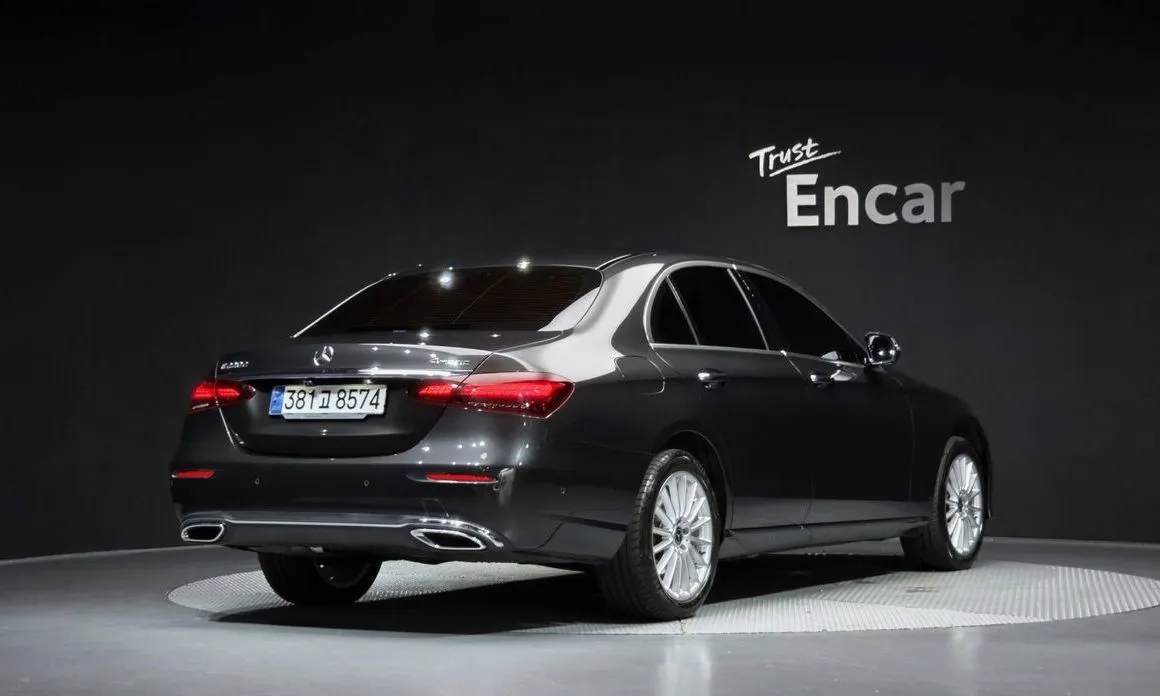 Mercedes-Benz E-Class — фото 6