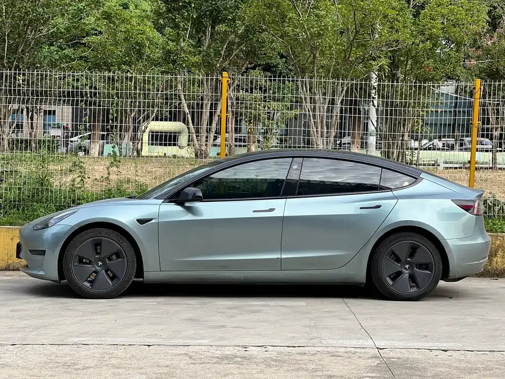 Tesla Model 3 — фото 10