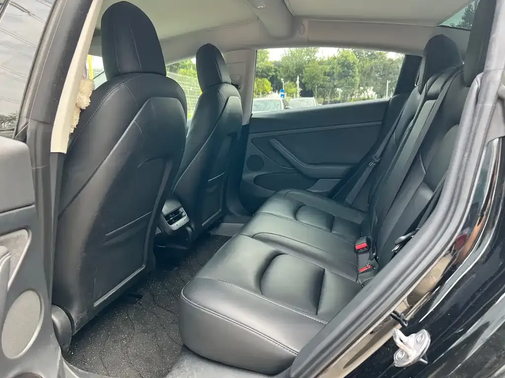 Tesla Model 3 — фото 4