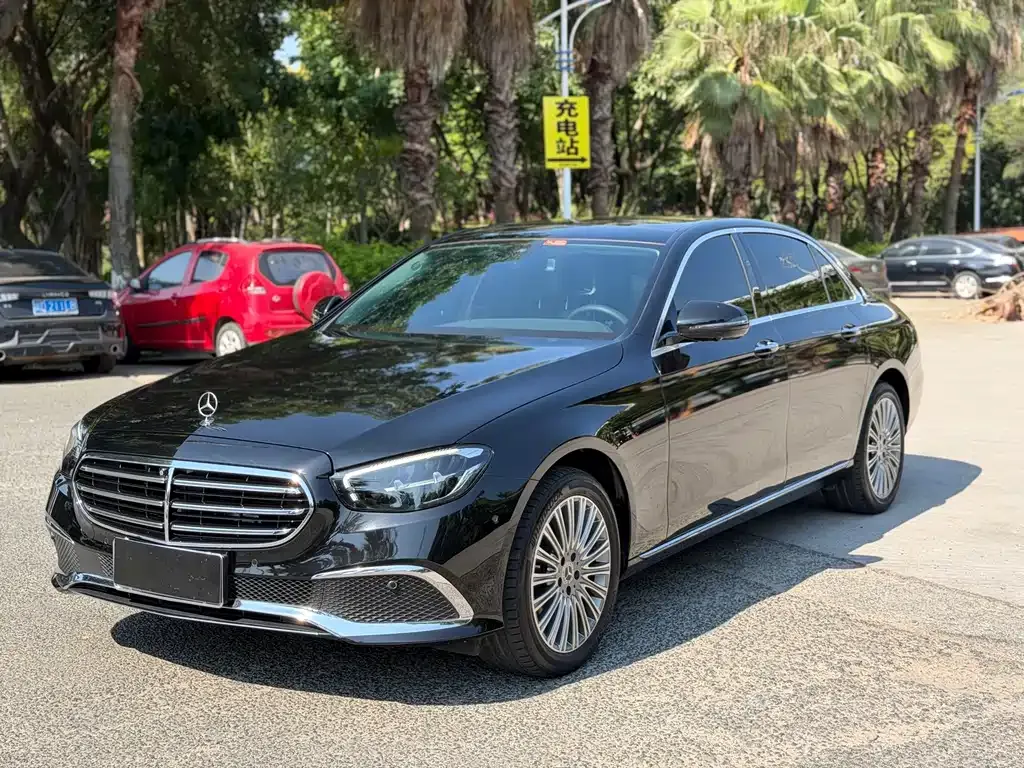 Mercedes-Benz E-Class — фото 1