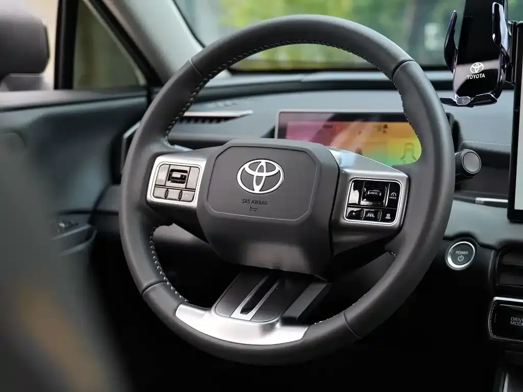 Toyota RAV4 — фото 2