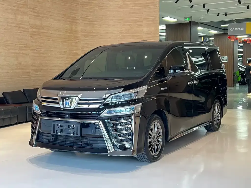 Toyota Vellfire — фото 1