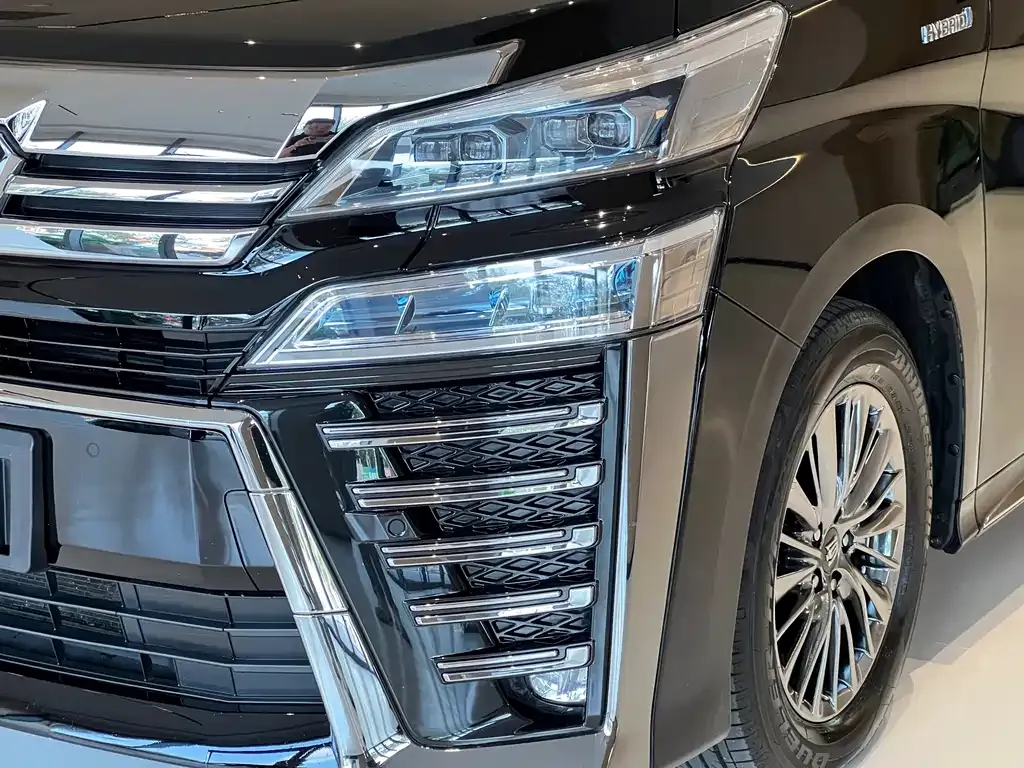 Toyota Vellfire — фото 10