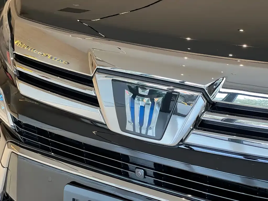 Toyota Vellfire — фото 4