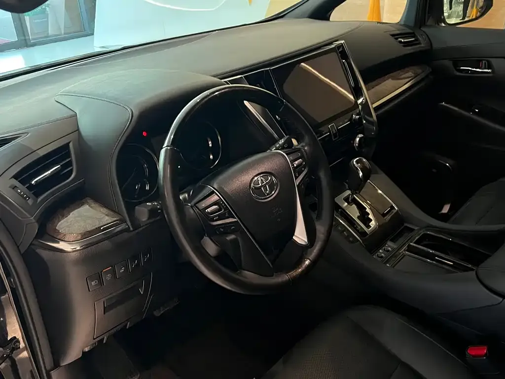 Toyota Vellfire — фото 9