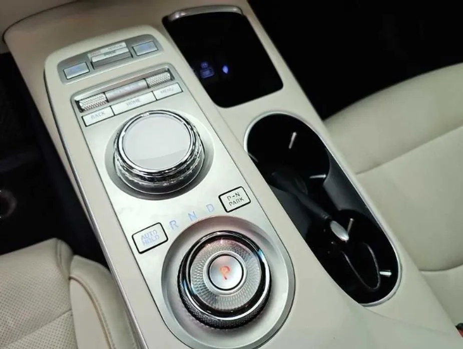 Genesis GV70 — фото 2