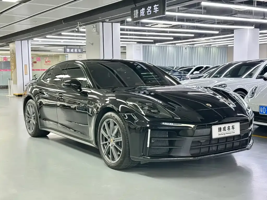 Porsche Panamera — фото 1