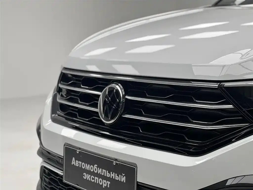 Volkswagen T-Roc — фото 6