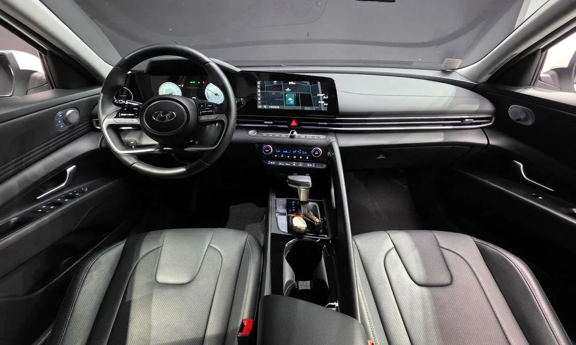 Hyundai AVANTE — фото 8