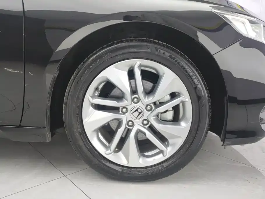 Honda Accord — фото 10