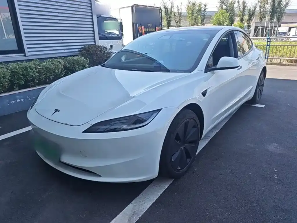Tesla Model 3 — фото 10