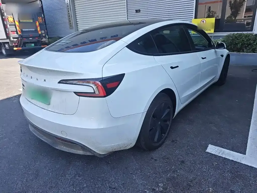 Tesla Model 3 — фото 8