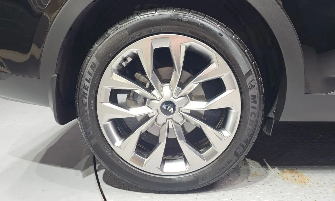 Kia Sorento — фото 7