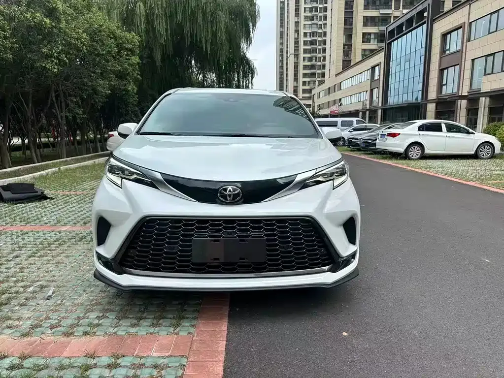 Toyota Granvia — фото 8