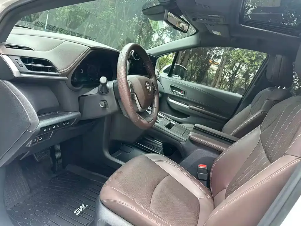 Toyota Granvia — фото 4