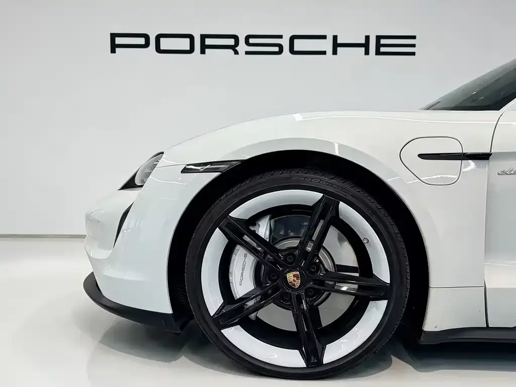 Porsche Taycan — фото 7