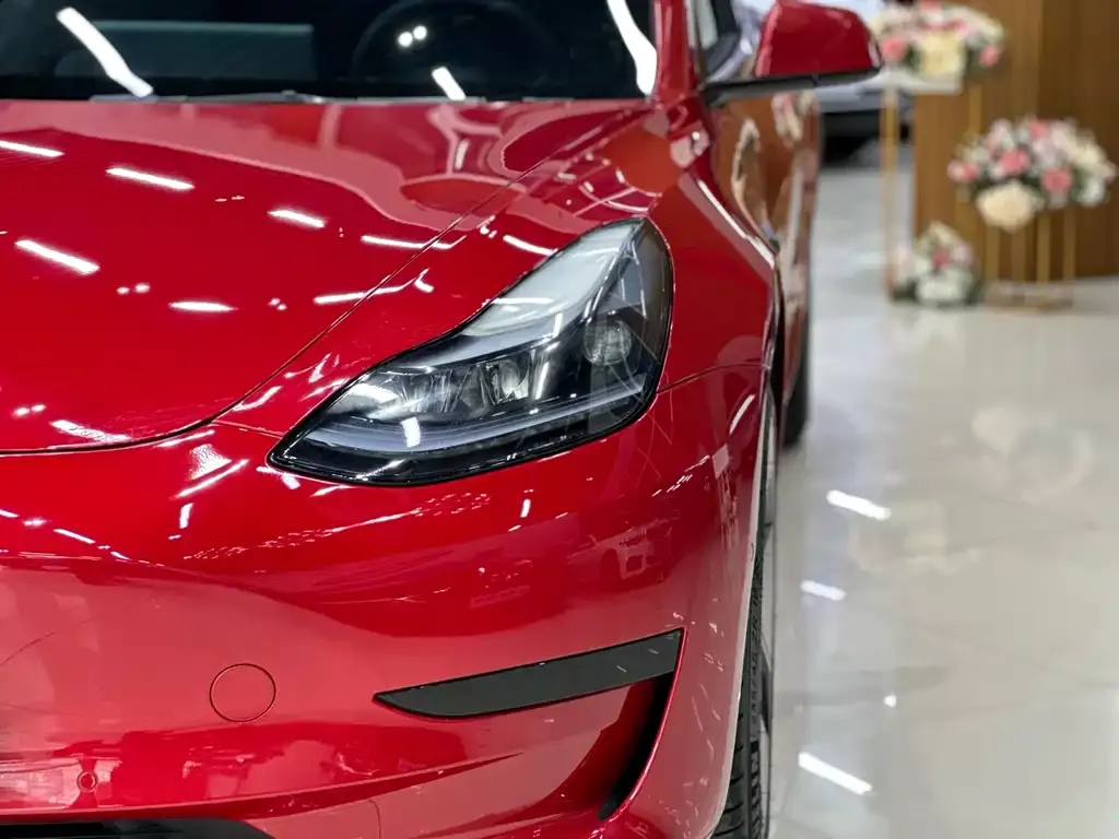 Tesla Model 3 — фото 3