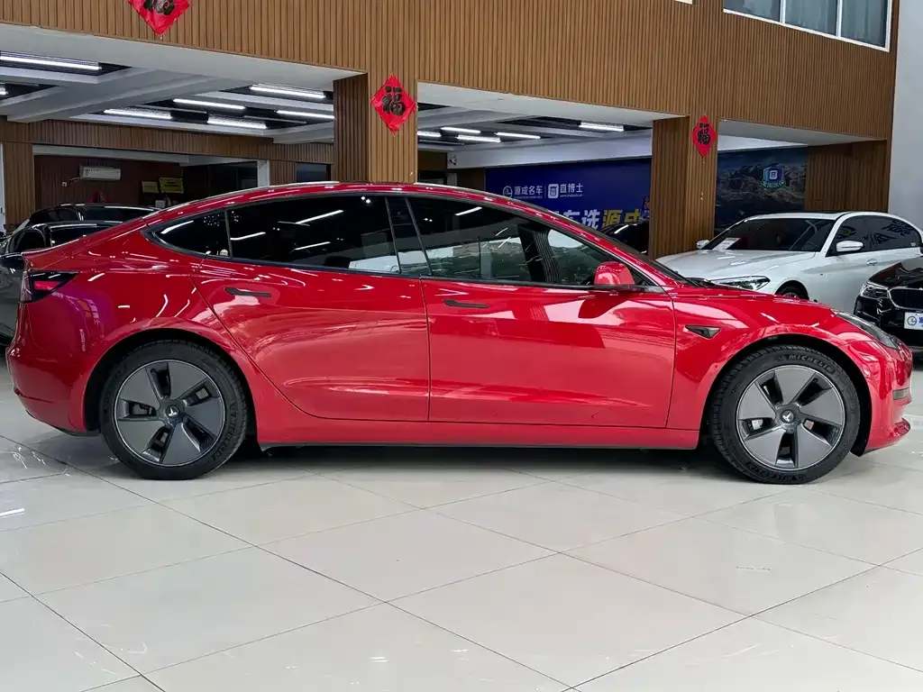 Tesla Model 3 — фото 9
