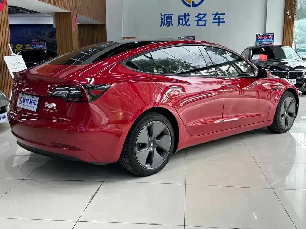 Tesla Model 3 — фото 5