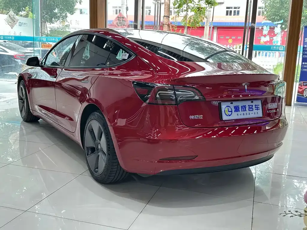 Tesla Model 3 — фото 4
