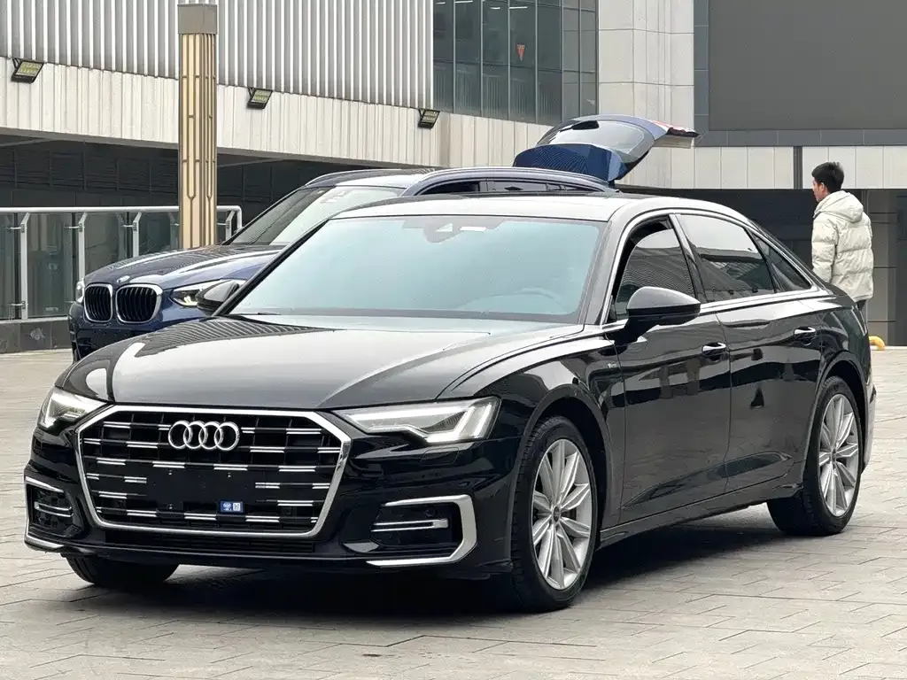 Audi A6L — фото 1