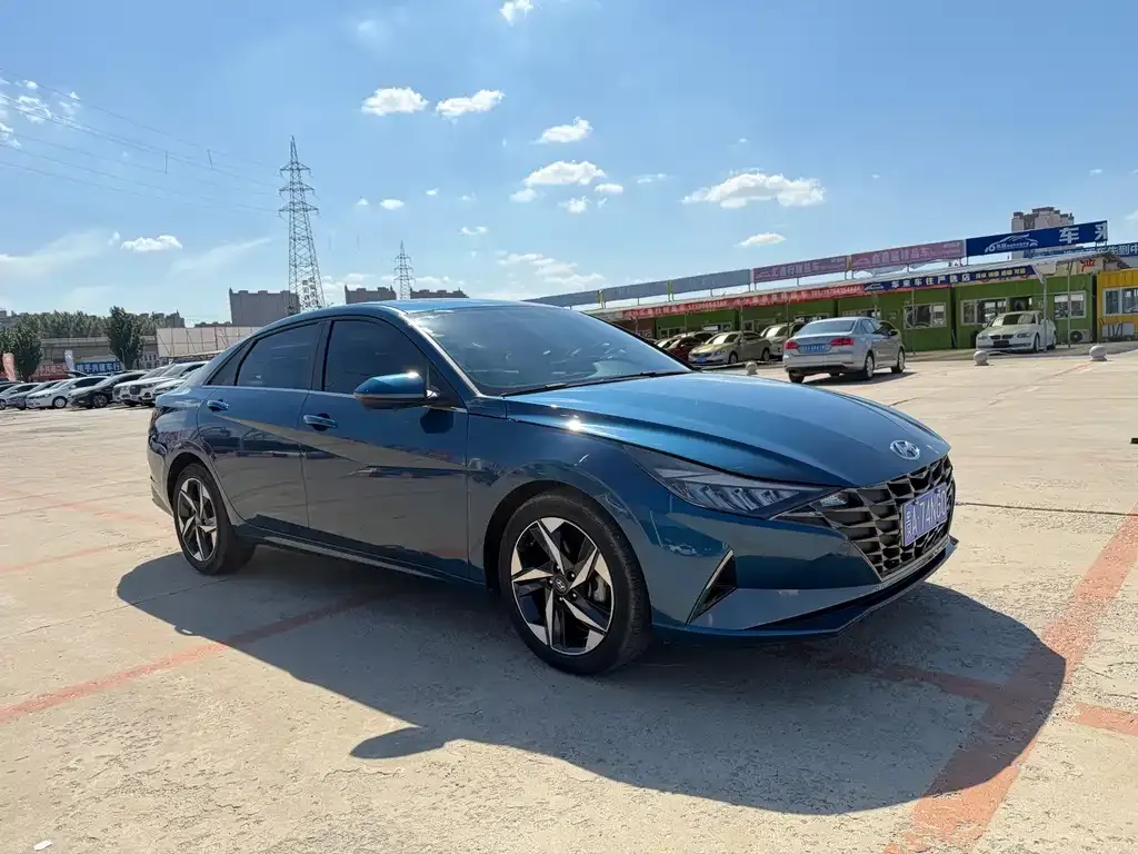 Hyundai Elantra — фото 2