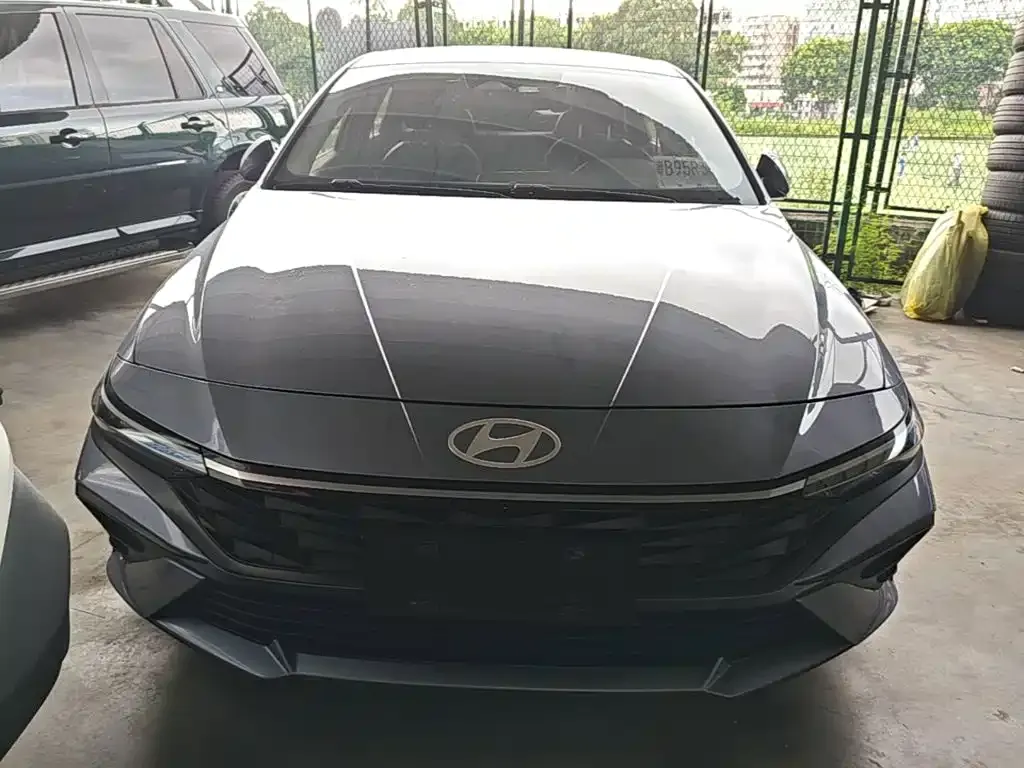 Hyundai Elantra — фото 4