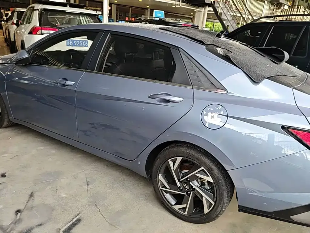 Hyundai Elantra — фото 3